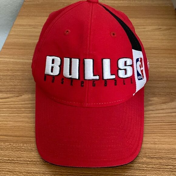 NBA/Reebok Men’s Chicago Bulls Hat One Size - Picture 1 of 6